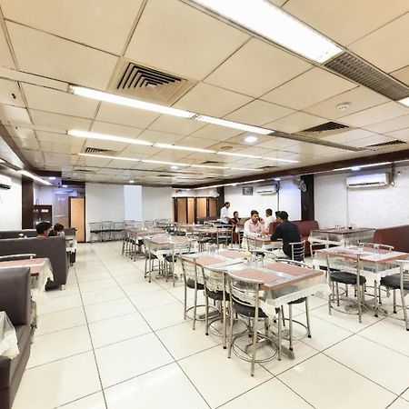 Hotel The First By Goyal Hoteliers Agra  Exterior foto