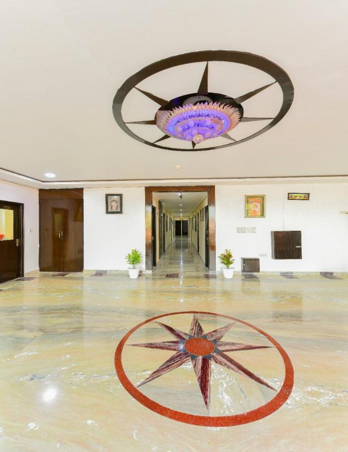 Hotel The First By Goyal Hoteliers Agra  Exterior foto