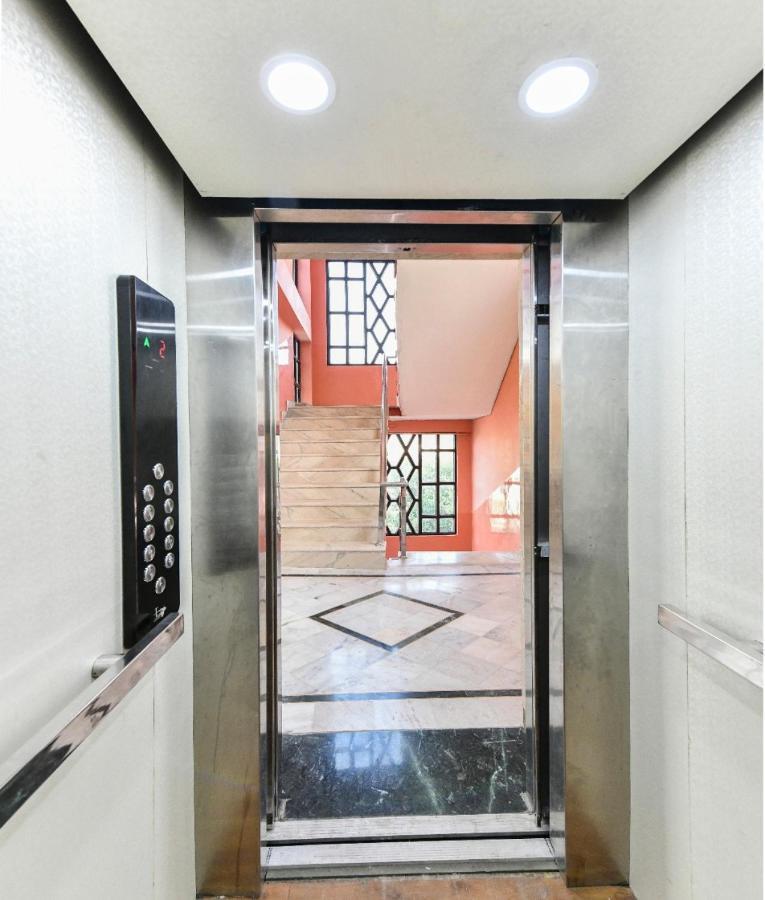 Hotel The First By Goyal Hoteliers Agra  Exterior foto