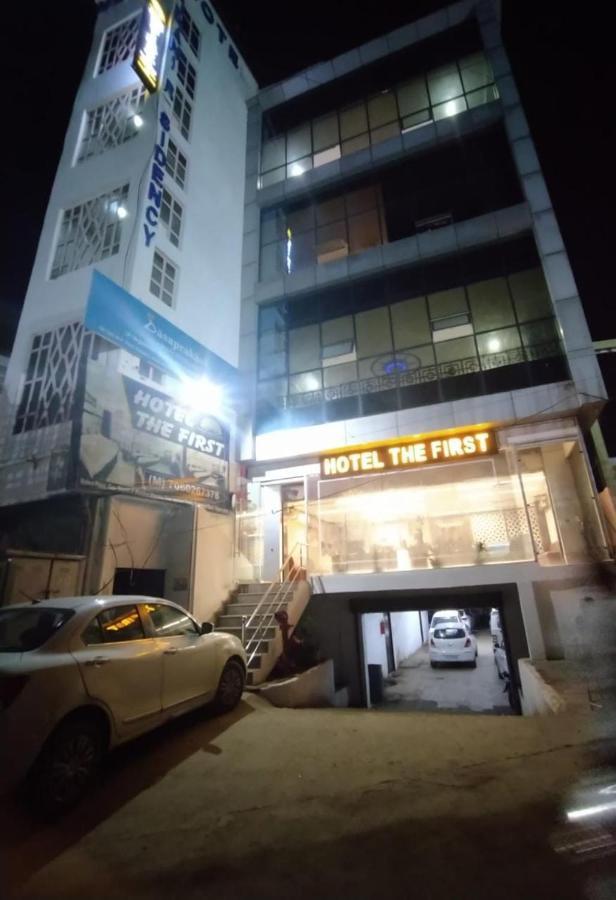 Hotel The First By Goyal Hoteliers Agra  Exterior foto